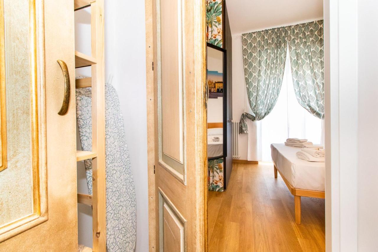 Bengasi Functional Mini Flat Apartment Turin Bagian luar foto
