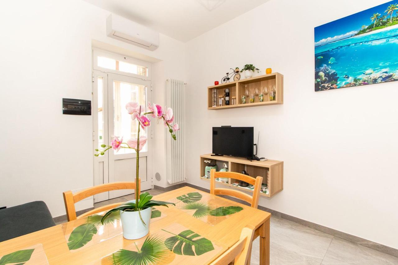Bengasi Functional Mini Flat Apartment Turin Bagian luar foto